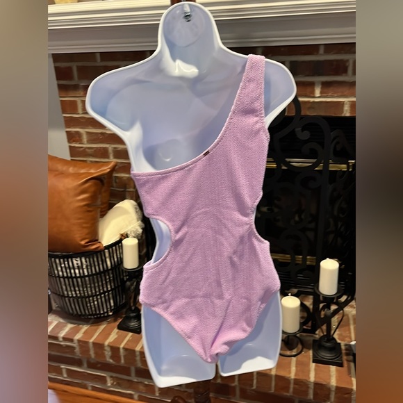 🔥NWOT!! Pink Victoria Secret One Piece Cutout Bathing Suit. Size:M Color:Lilac - Picture 2 of 10